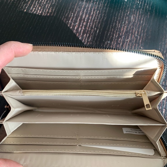 H by Halston Long Zipper Wallet in tan. NWT - Picture 2 of 5